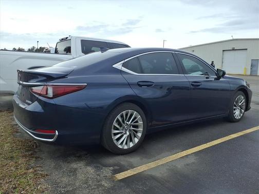 2023 Lexus ES 300h Ultra Luxury