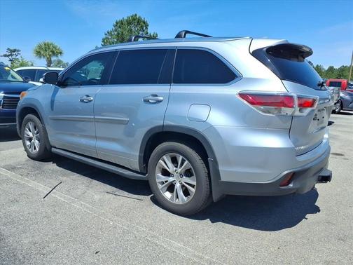 Silver Sky Metallic 2014 Toyota Highlander XLE