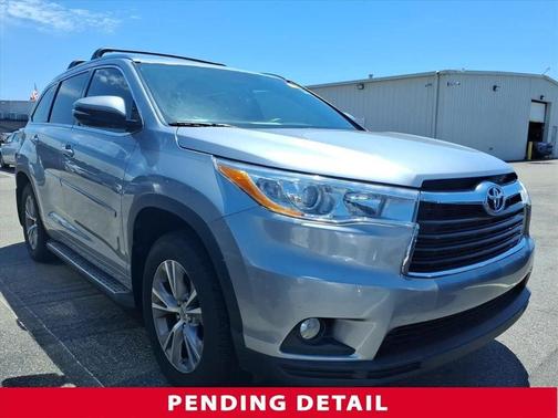 Silver Sky Metallic 2014 Toyota Highlander XLE