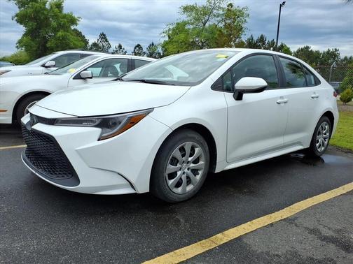 White 2022 Toyota Corolla LE