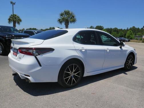 Super White 2022 Toyota Camry SE