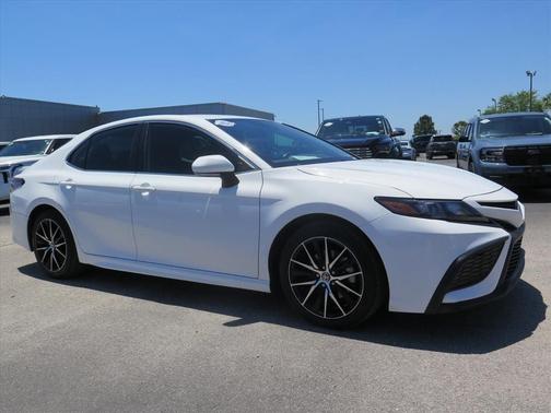 Super White 2022 Toyota Camry SE