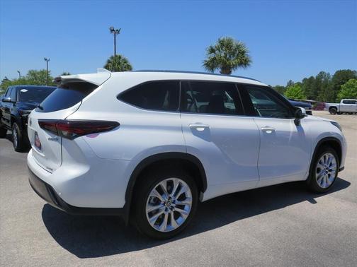 Wind Chill Pearl 2024 Toyota Highlander Hybrid Limited