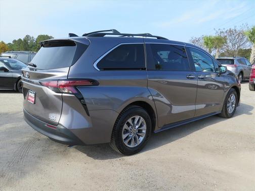2022 Toyota Sienna XLE