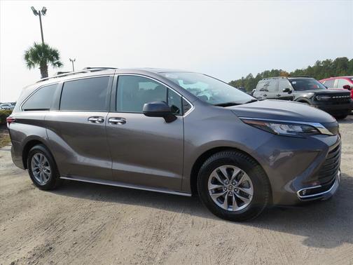 2022 Toyota Sienna XLE