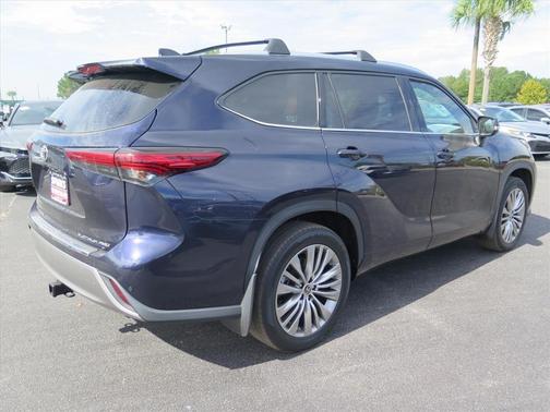 2022 Toyota Highlander Platinum