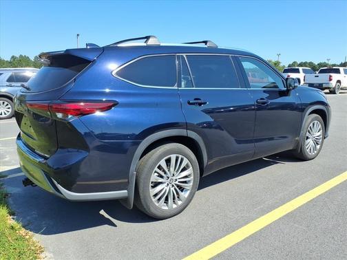 2022 Toyota Highlander Platinum