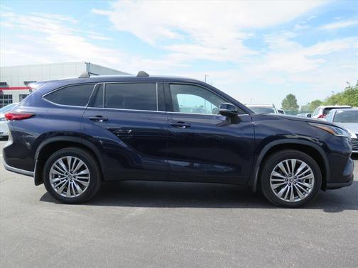 2022 Toyota Highlander Platinum