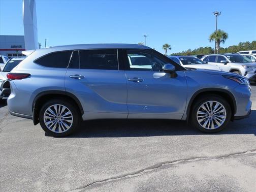 2023 Toyota Highlander Platinum