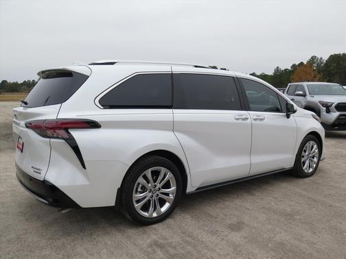 2024 Toyota Sienna Platinum