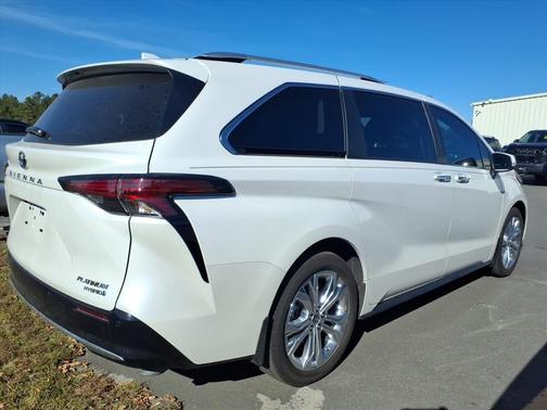2024 Toyota Sienna Platinum
