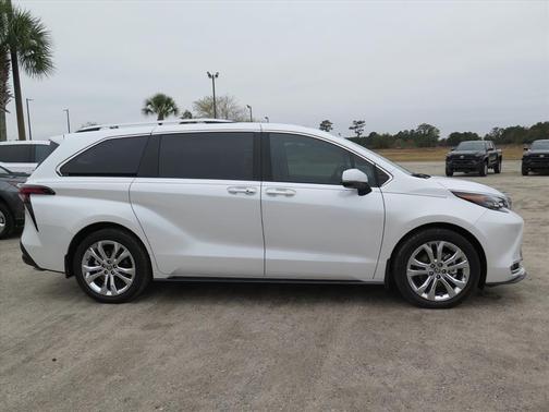 2024 Toyota Sienna Platinum