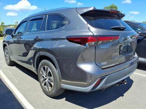 Magnetic Gray Metallic 2021 Toyota Highlander XLE