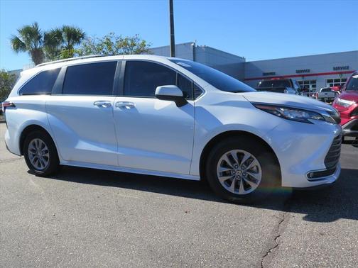 2022 Toyota Sienna XLE 7 Passenger