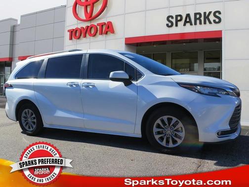 2022 Toyota Sienna XLE 7 Passenger