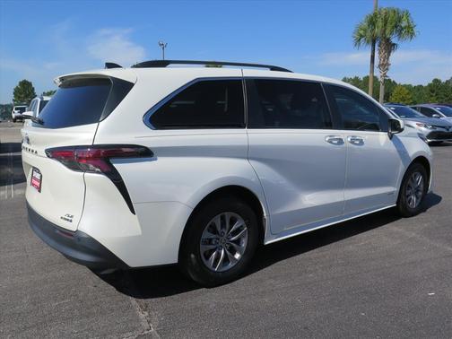 2021 Toyota Sienna XLE 7 Passenger