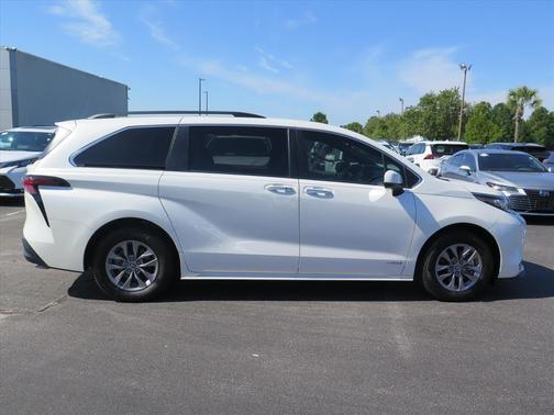 2021 Toyota Sienna XLE 7 Passenger