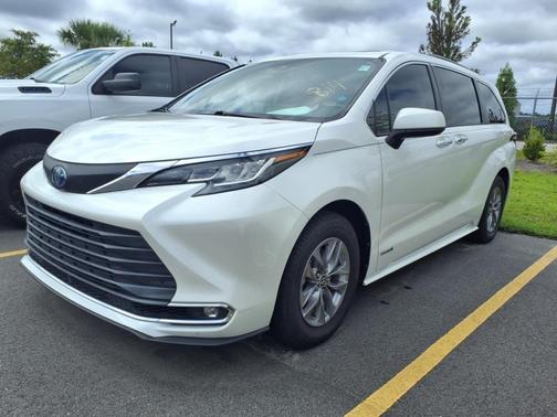 2021 Toyota Sienna XLE 7 Passenger