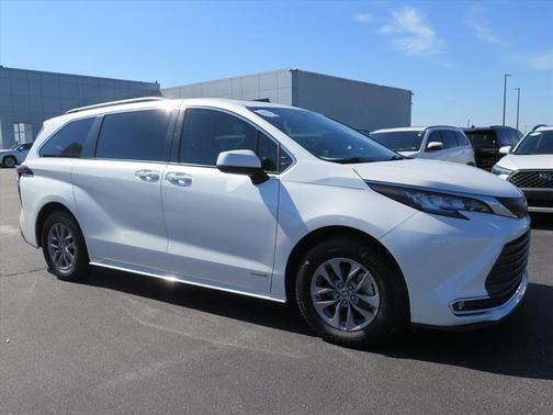 2021 Toyota Sienna XLE 7 Passenger