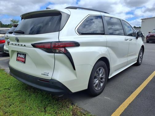 2021 Toyota Sienna XLE 7 Passenger