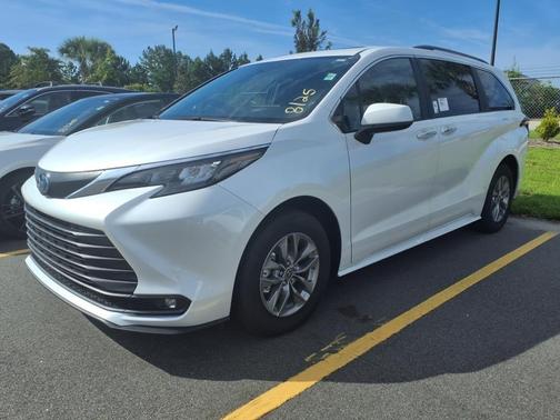 2025 Toyota Sienna XLE 7 Passenger