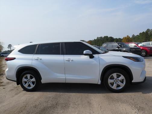 2023 Toyota Highlander LE
