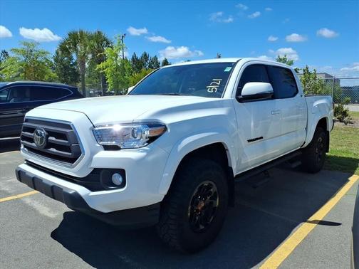 White 2022 Toyota Tacoma SR5