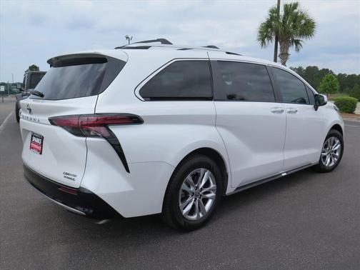 Wind Chill Pearl 2023 Toyota Sienna Limited 7 Passenger