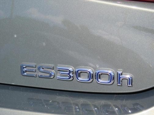 2019 Lexus ES 300h Base
