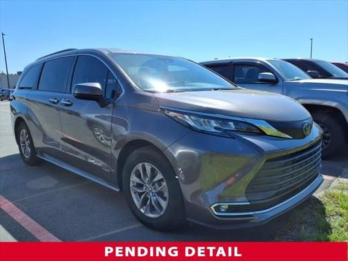 2021 Toyota Sienna XLE 8 Passenger