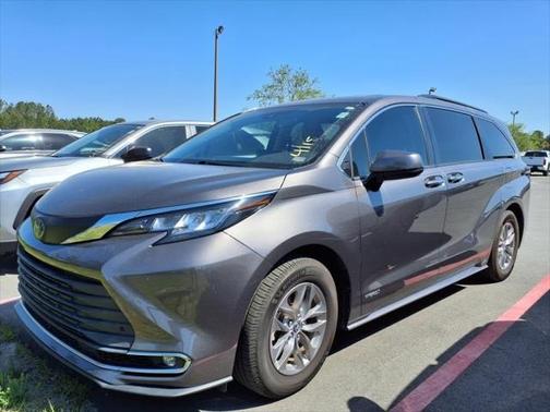 2021 Toyota Sienna XLE 8 Passenger