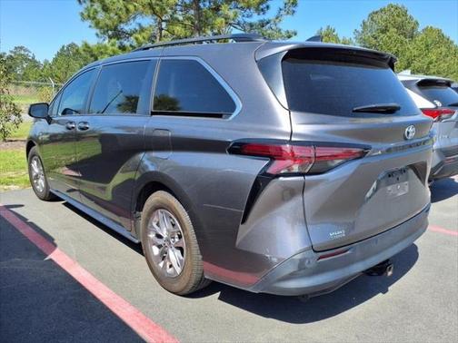 2021 Toyota Sienna XLE 8 Passenger