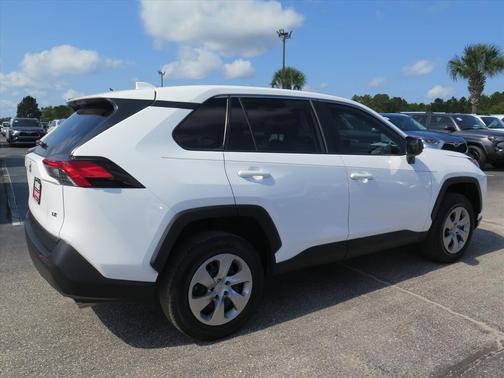2022 Toyota RAV4 LE
