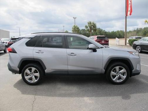2020 Toyota RAV4 Hybrid SE