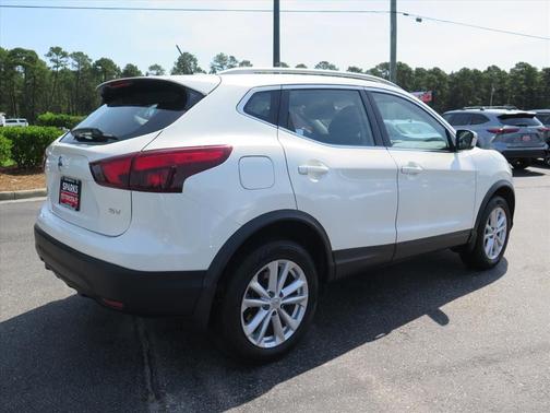 Pearl White 2017 Nissan Rogue Sport SV
