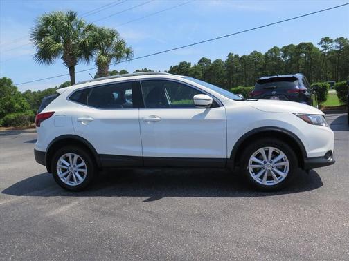 Pearl White 2017 Nissan Rogue Sport SV