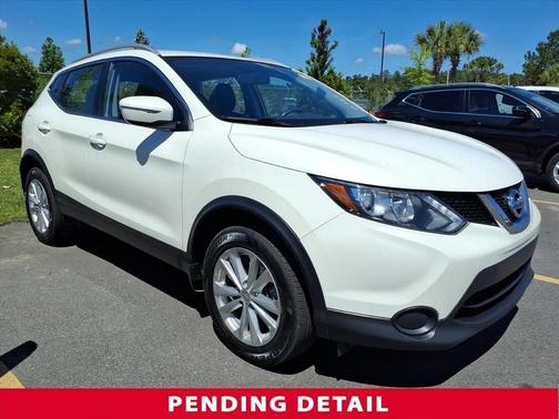 Pearl White 2017 Nissan Rogue Sport SV