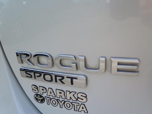 Pearl White 2017 Nissan Rogue Sport SV