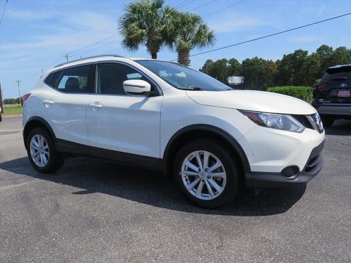 Pearl White 2017 Nissan Rogue Sport SV