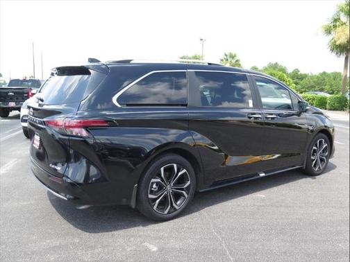 2025 Toyota Sienna Platinum 7 Passenger