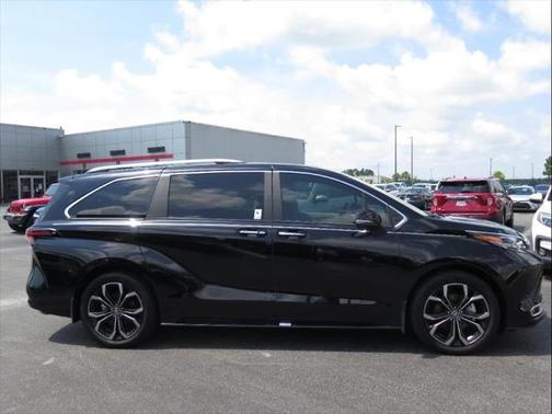 2025 Toyota Sienna Platinum 7 Passenger
