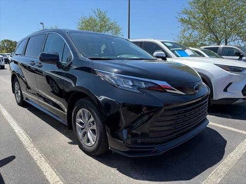2024 Toyota Sienna LE