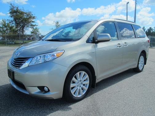 Creme Brulee 2017 Toyota Sienna XLE
