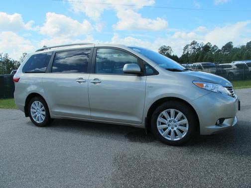 Creme Brulee 2017 Toyota Sienna XLE
