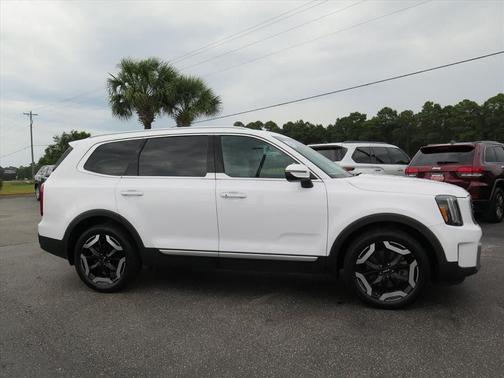 Glacial White Pearl 2023 Kia Telluride S