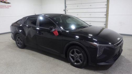 Black 2025 Kia K4