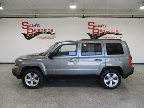 Photo 2 of 11 of 2013 Jeep Patriot Latitude
