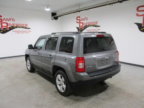 Photo 3 of 11 of 2013 Jeep Patriot Latitude