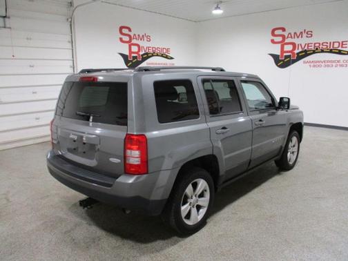Photo 5 of 11 of 2013 Jeep Patriot Latitude