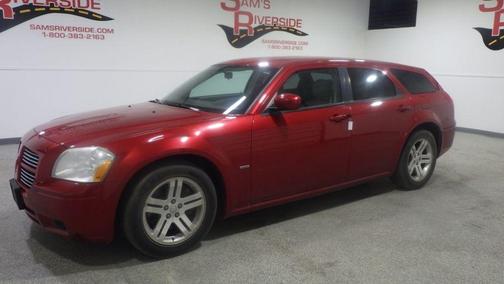 Burgundy 2005 Dodge Magnum R/T